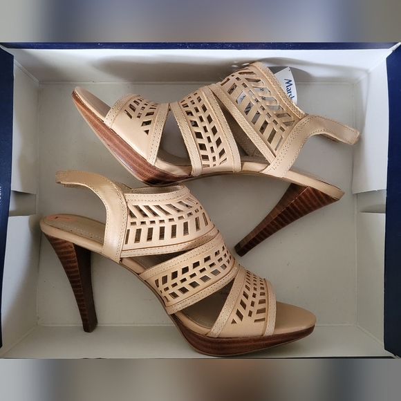 Adrienne Vittadini Shoes - NWT Adrienne Vittadini Nude Slingback Heels 4" Size 7M